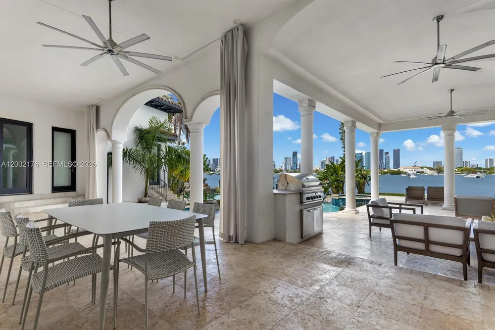 432 S Hibiscus Dr, Miami Beach, FL 33139