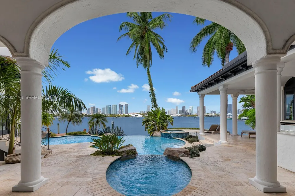 432 S Hibiscus Dr, Miami Beach, FL 33139