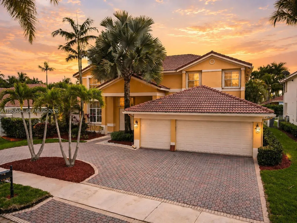 1646 Victoria Pointe Ln, Weston, FL 33327