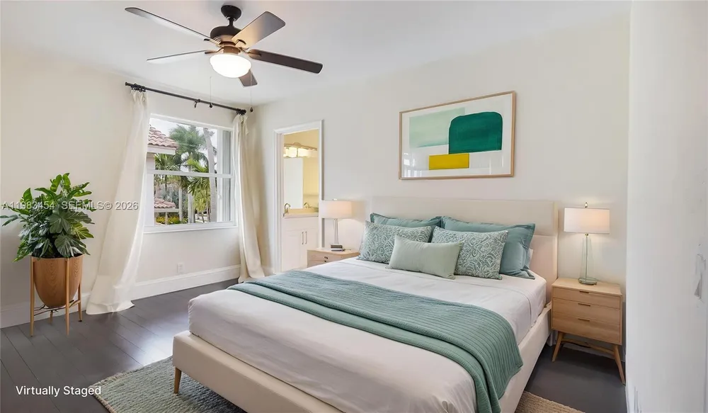 1646 Victoria Pointe Ln, Weston, FL 33327