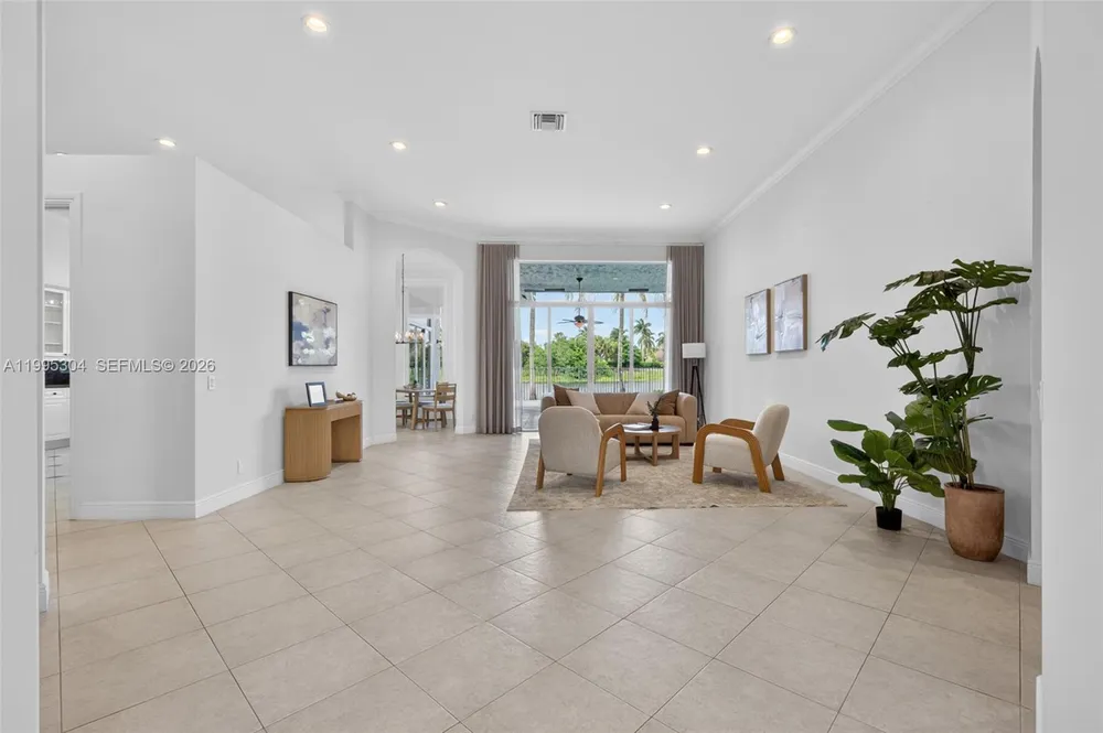 1396 Victoria Isle Dr, Weston, FL 33327