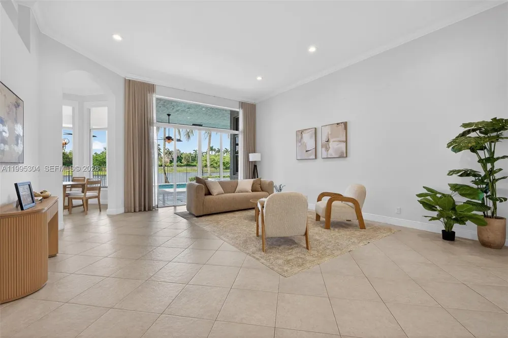 1396 Victoria Isle Dr, Weston, FL 33327