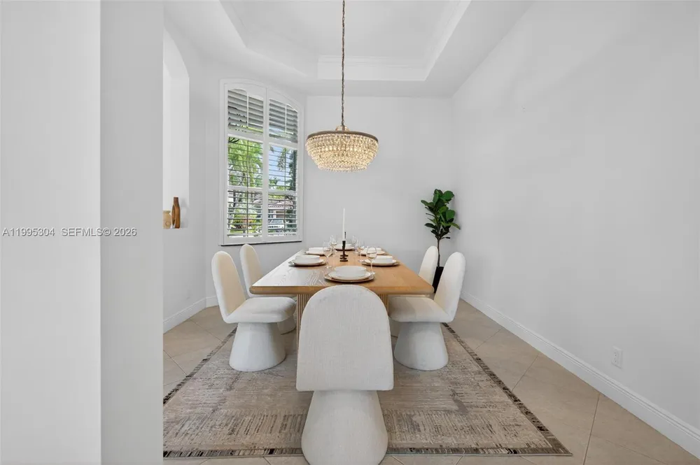 1396 Victoria Isle Dr, Weston, FL 33327