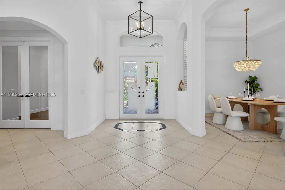 1396 Victoria Isle Dr, Weston, FL 33327