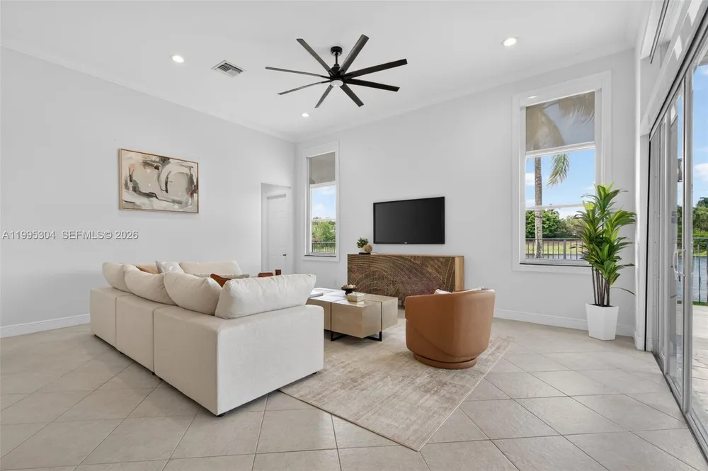 1396 Victoria Isle Dr, Weston, FL 33327
