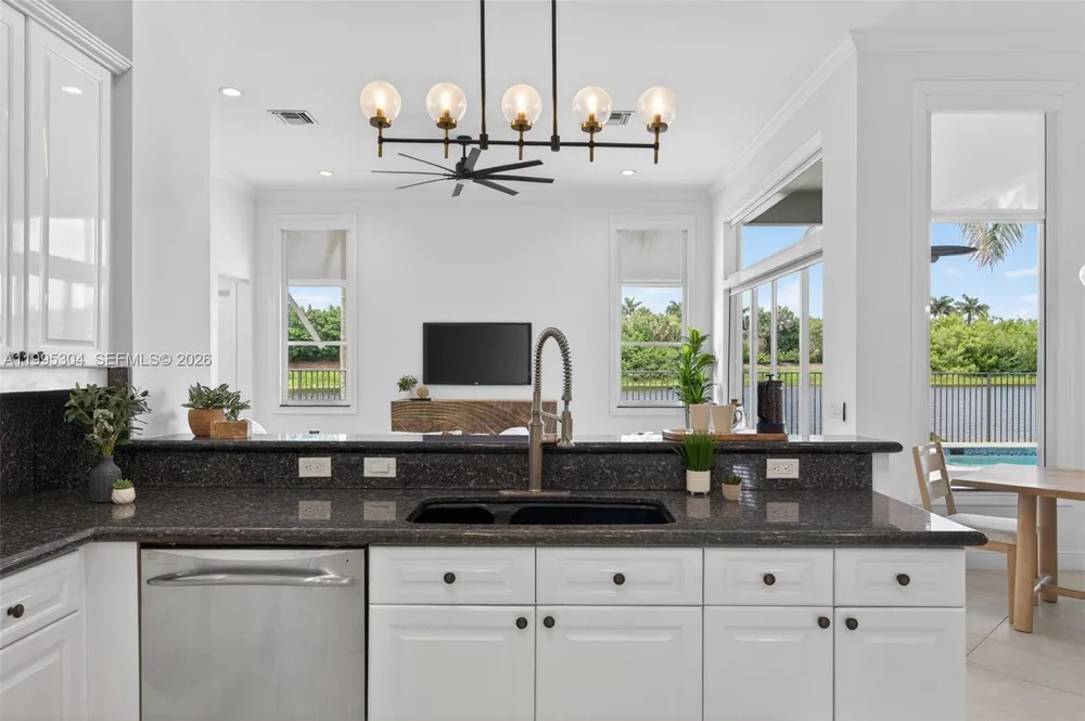 1396 Victoria Isle Dr, Weston, FL 33327