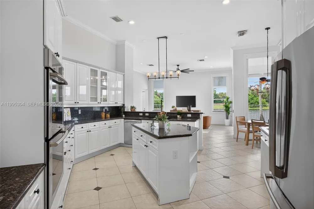 1396 Victoria Isle Dr, Weston, FL 33327