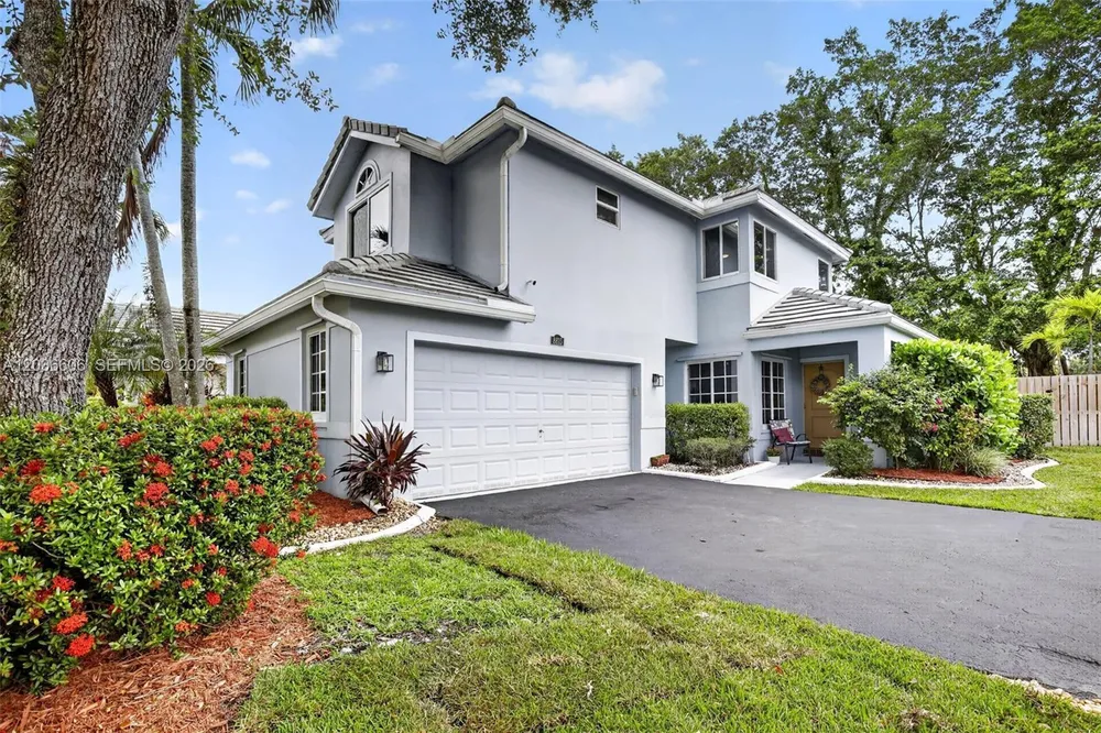 8815 Woodside Ct, Davie, FL 33328