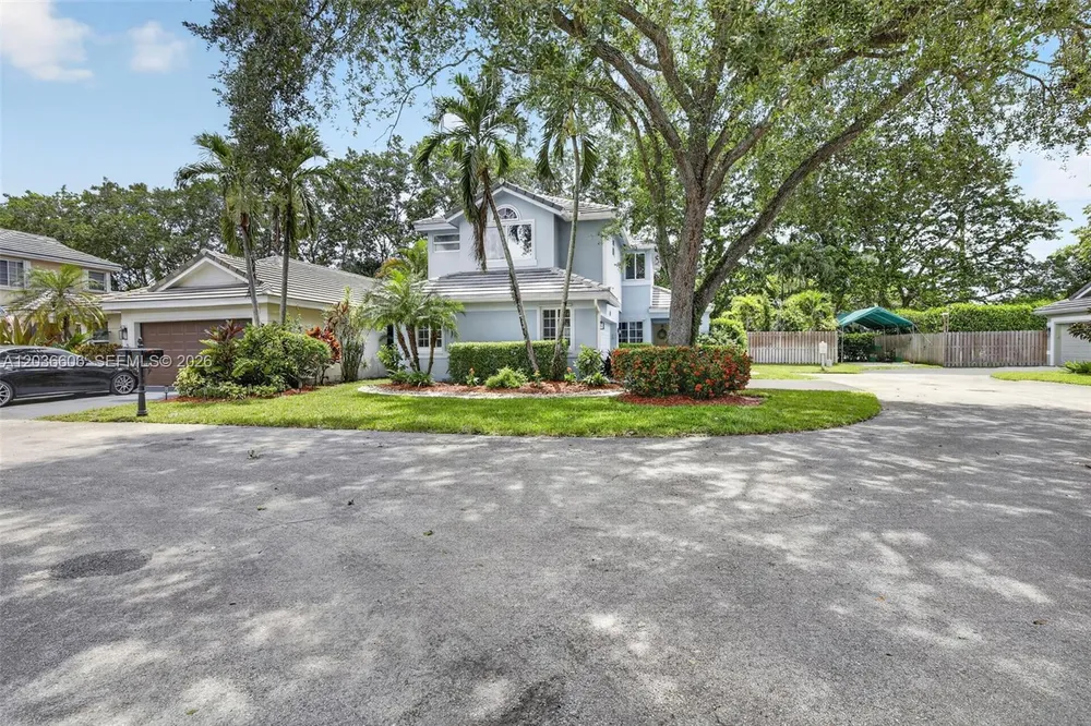 8815 Woodside Ct, Davie, FL 33328