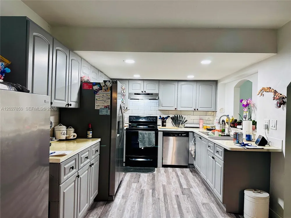 6631 NW 84th St, Tamarac, FL 33321