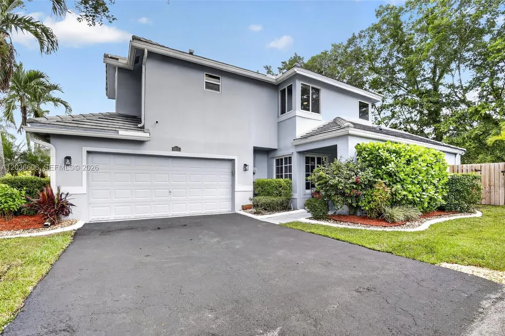 8815 Woodside Ct, Davie, FL 33328