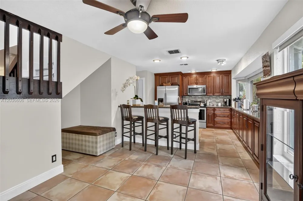 8815 Woodside Ct, Davie, FL 33328