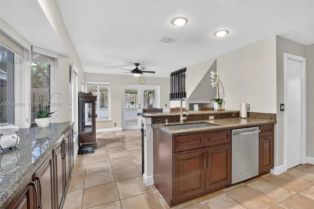 8815 Woodside Ct, Davie, FL 33328
