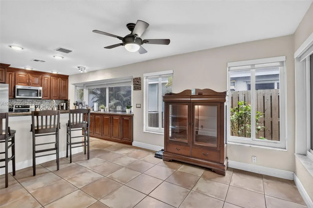 8815 Woodside Ct, Davie, FL 33328