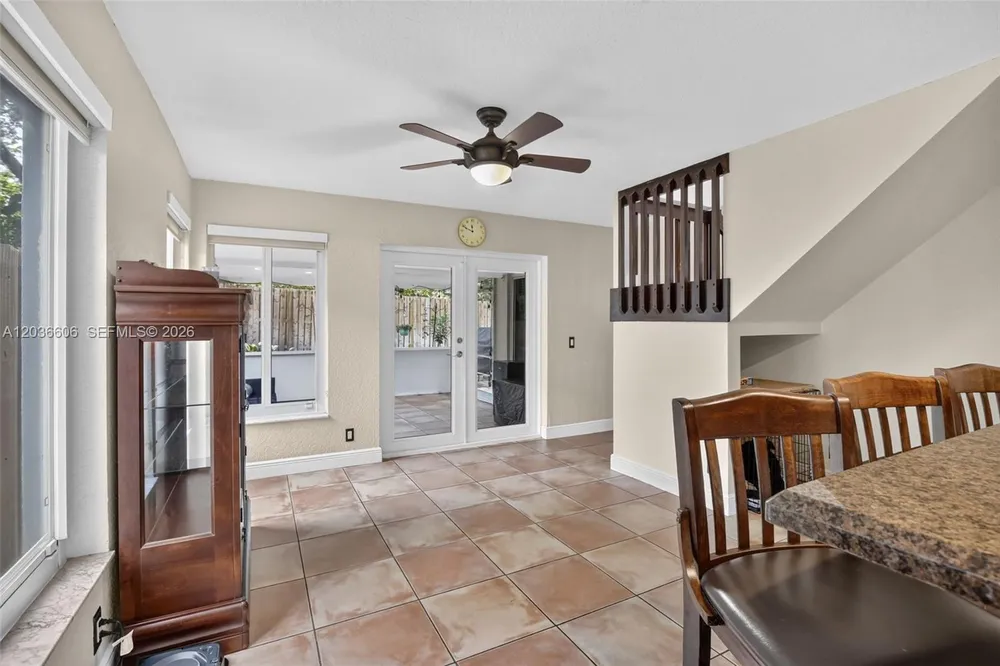 8815 Woodside Ct, Davie, FL 33328