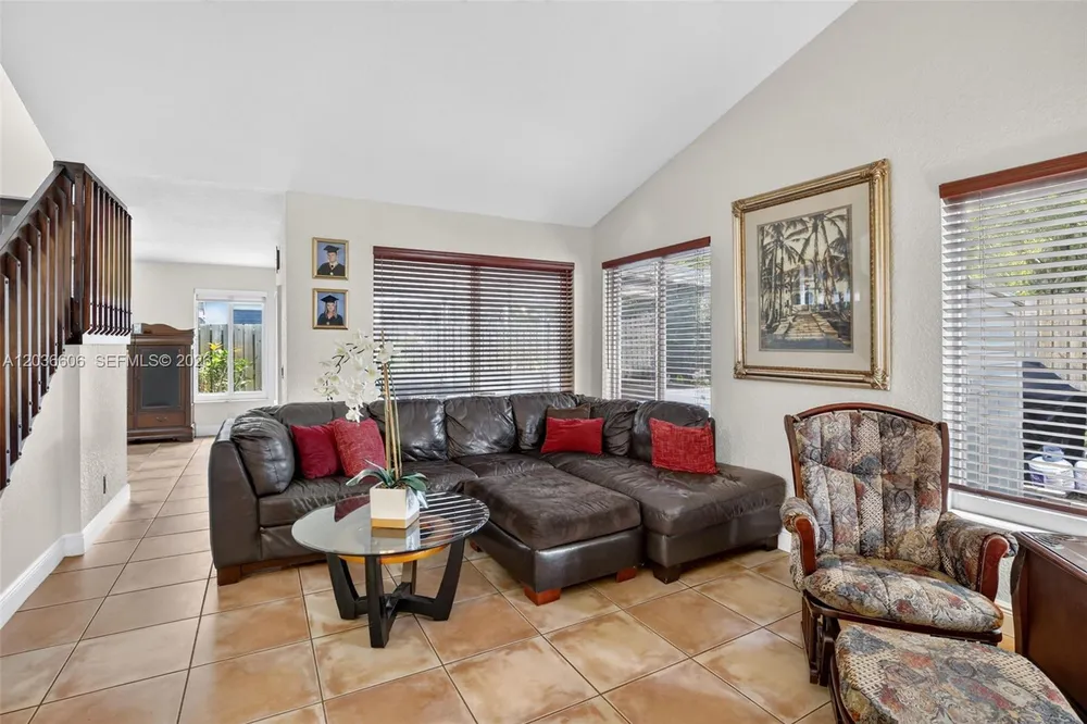 8815 Woodside Ct, Davie, FL 33328