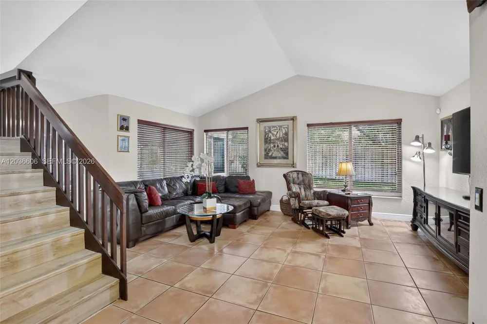 8815 Woodside Ct, Davie, FL 33328