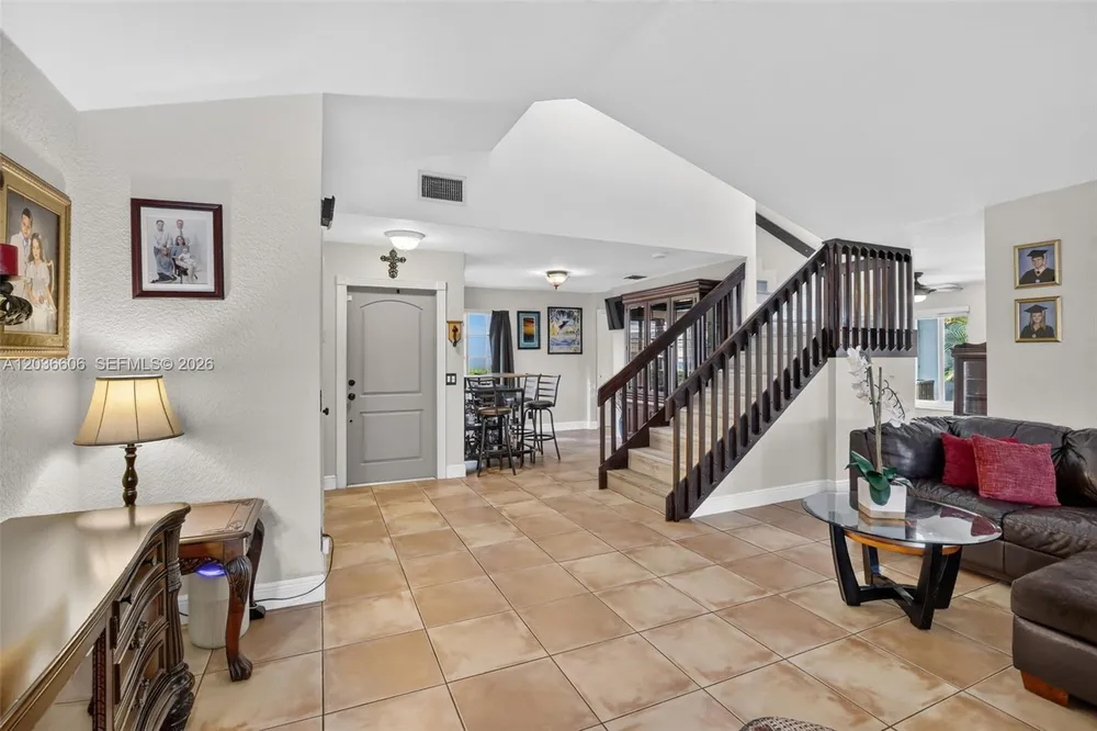8815 Woodside Ct, Davie, FL 33328