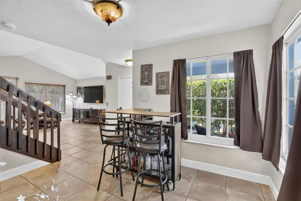 8815 Woodside Ct, Davie, FL 33328
