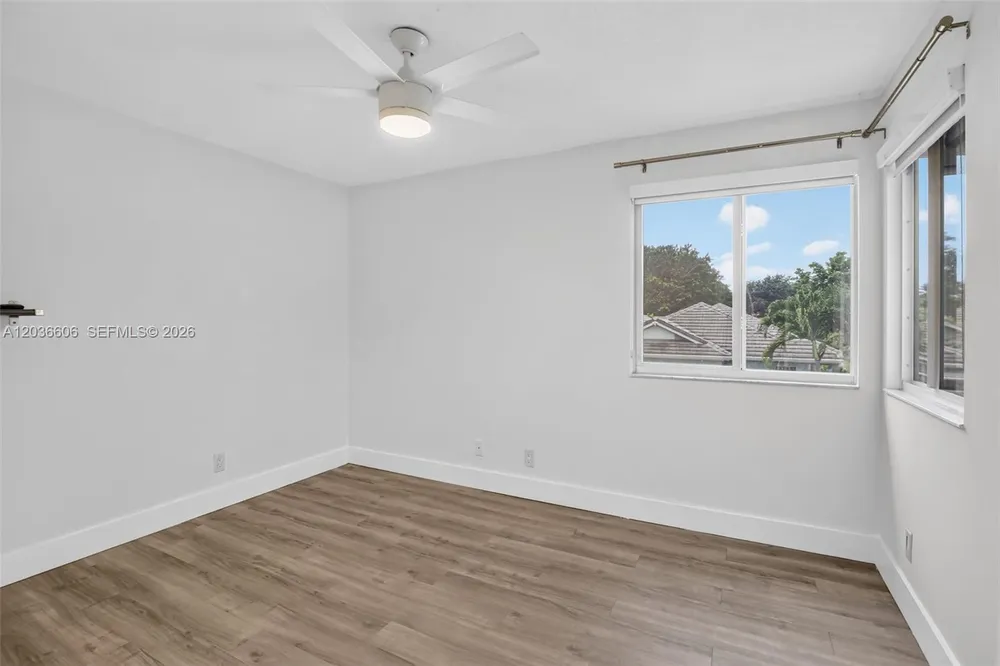 8815 Woodside Ct, Davie, FL 33328