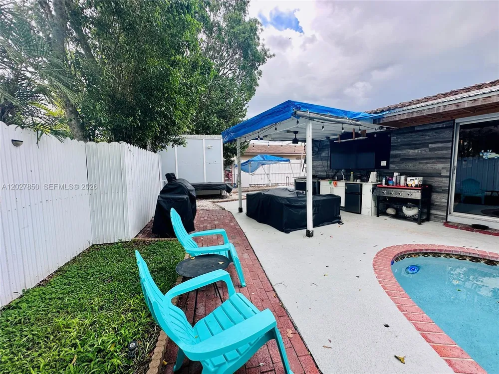 6631 NW 84th St, Tamarac, FL 33321