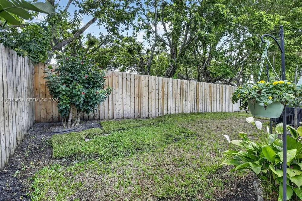 8815 Woodside Ct, Davie, FL 33328