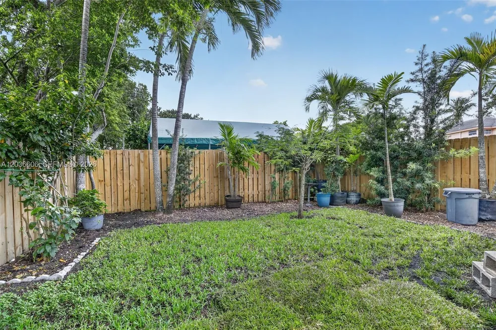 8815 Woodside Ct, Davie, FL 33328