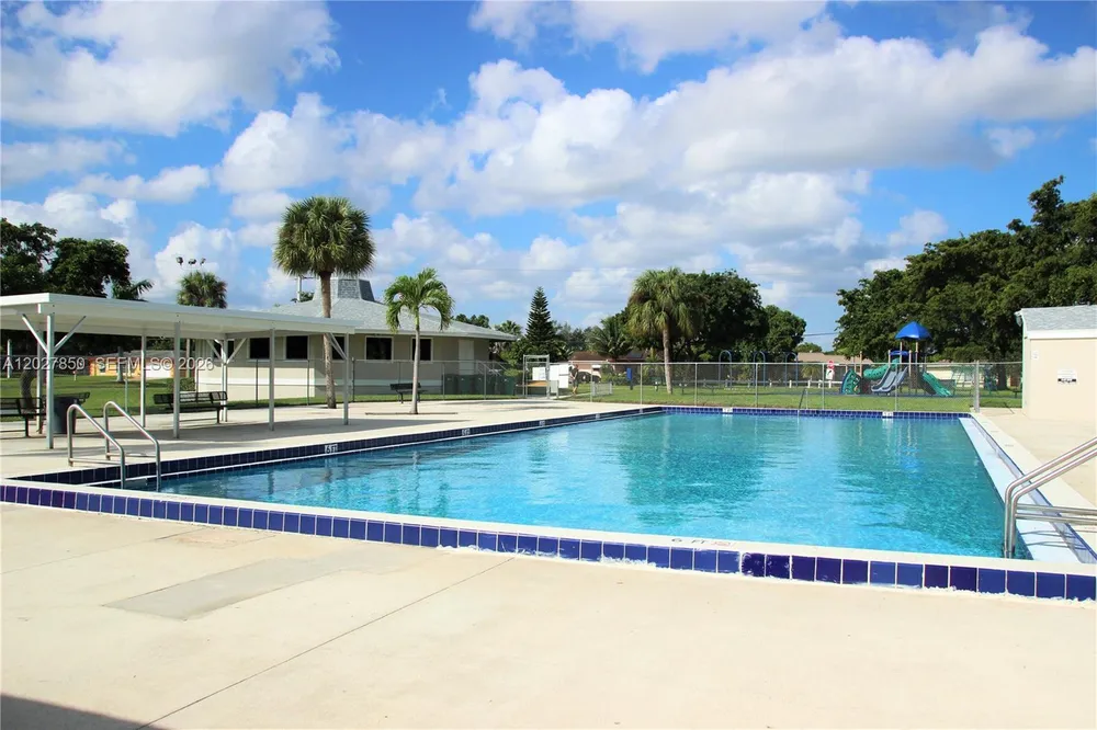 6631 NW 84th St, Tamarac, FL 33321