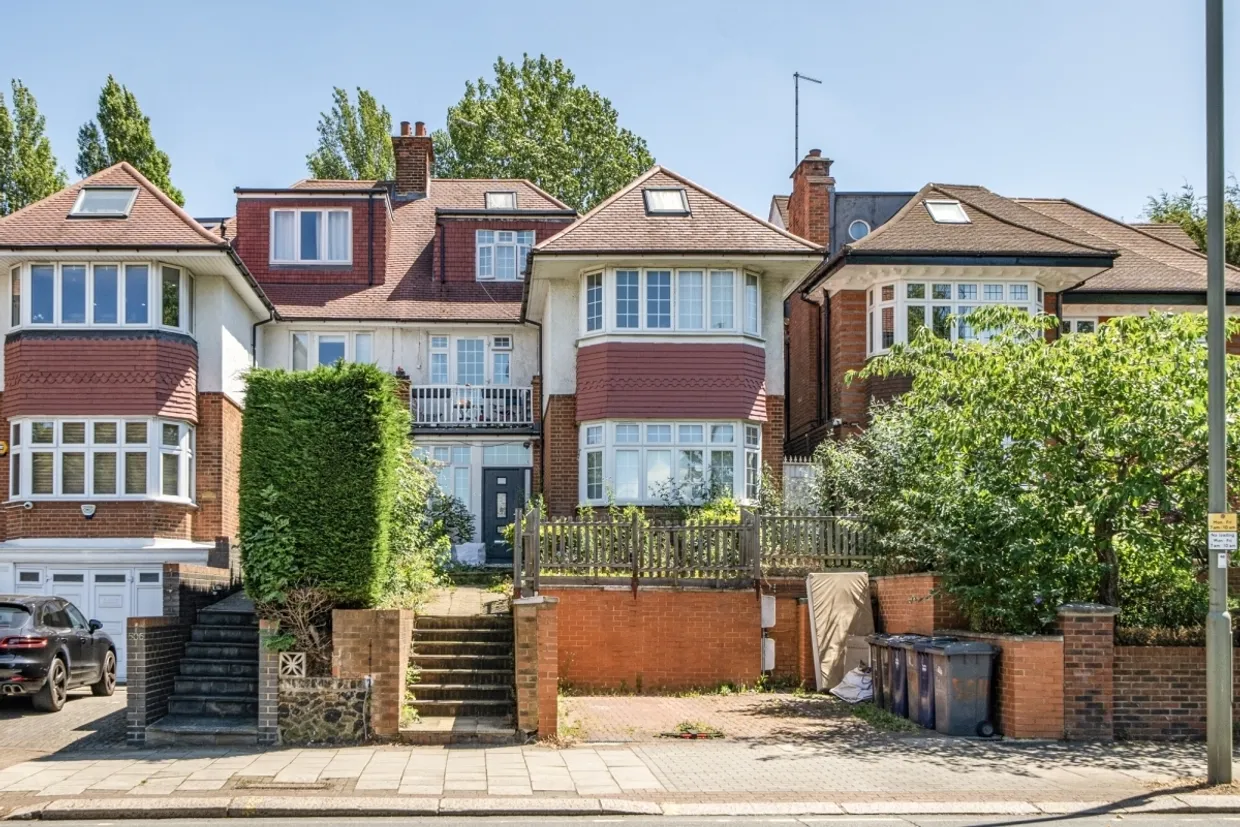 Finchley Road London NW11 photo 1