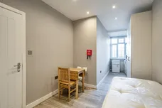 Finchley Road London NW11 photo 4