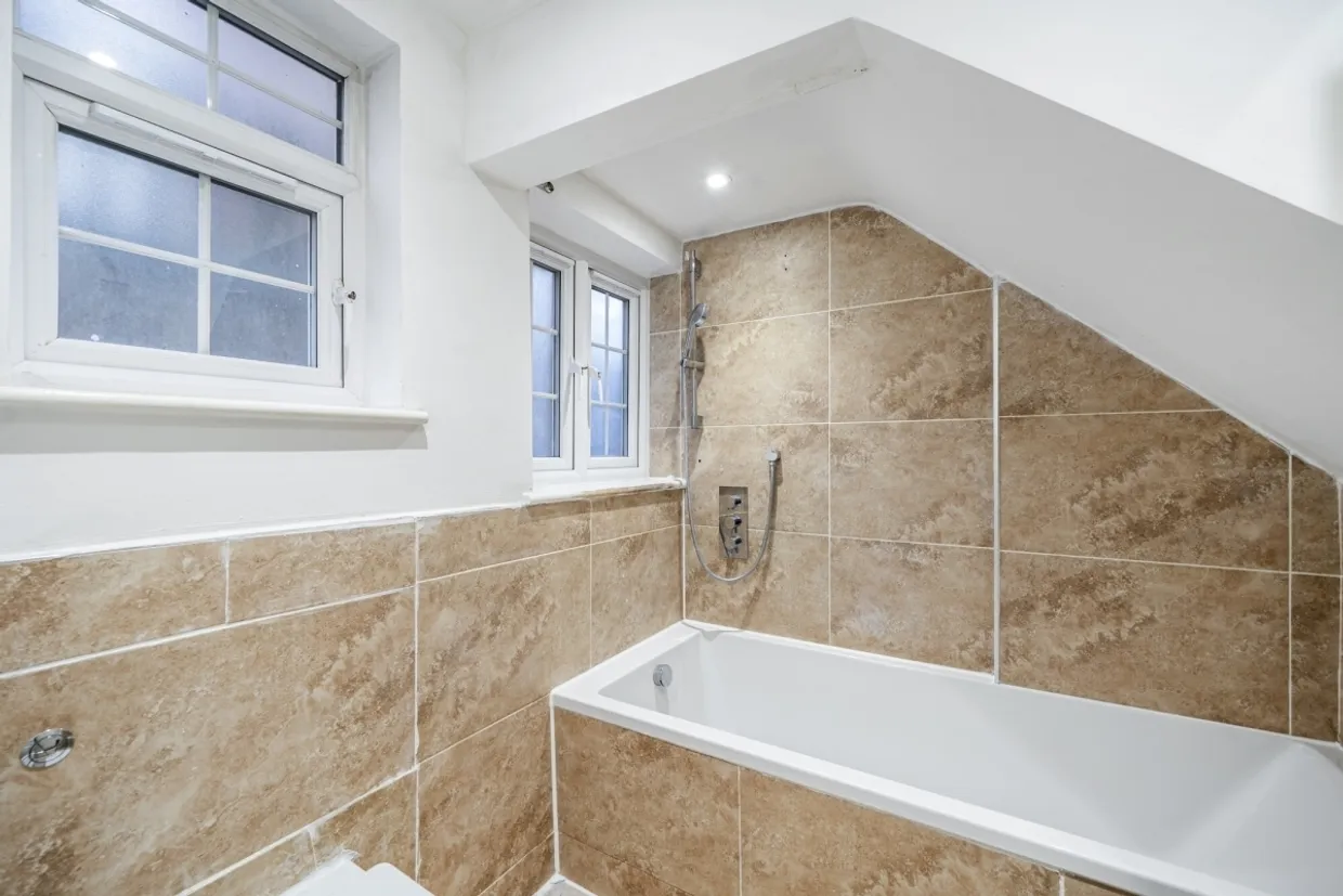 Finchley Road London NW11 photo 7
