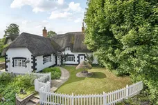 Ogbourne Maizey SN8 photo 1