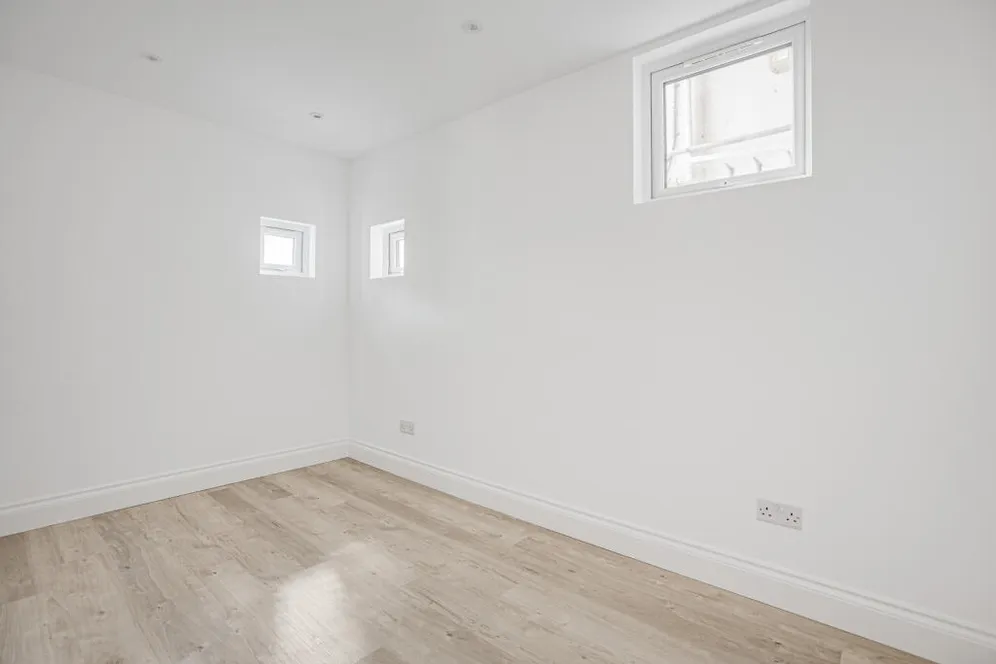 Lillie Road Fulham SW6 photo 10