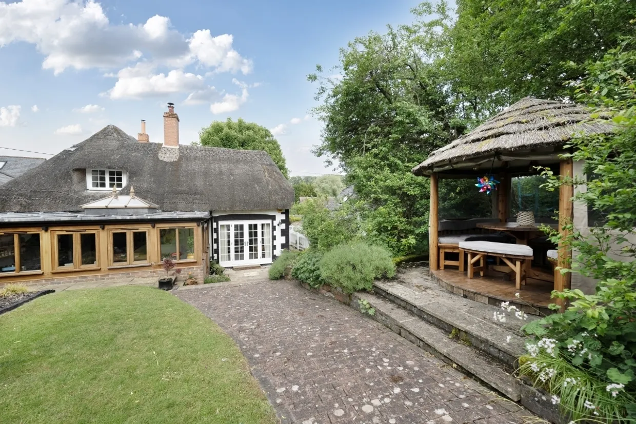 Ogbourne Maizey SN8 photo 19