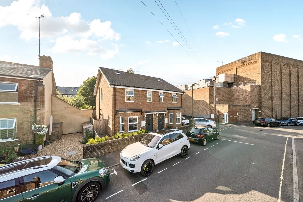 Chichester Terrace Horsham RH12 photo 1