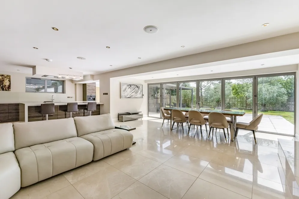 Hall Farm Close Stanmore HA7 photo 3