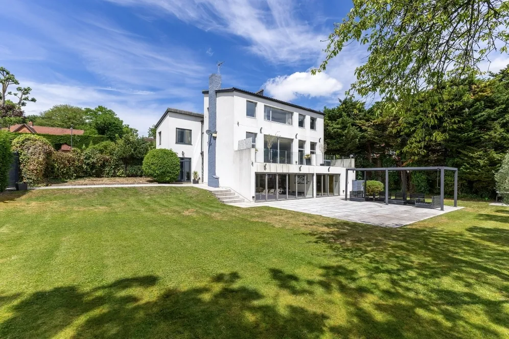 Hall Farm Close Stanmore HA7 photo 4