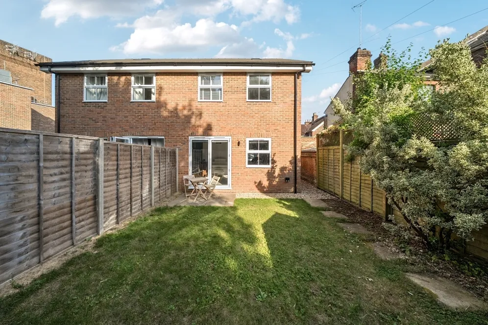 Chichester Terrace Horsham RH12 photo 12