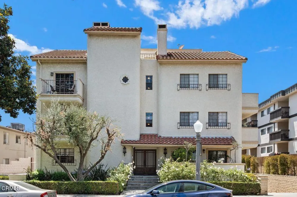 227 S Madison Ave, Pasadena, CA 91101