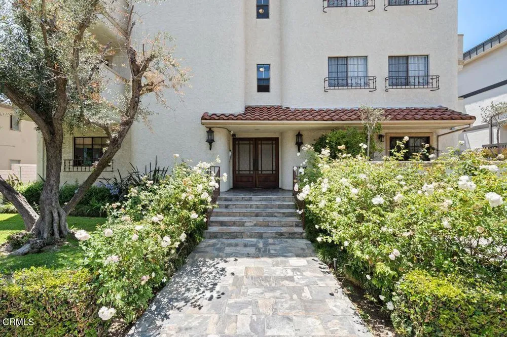 227 S Madison Ave, Pasadena, CA 91101