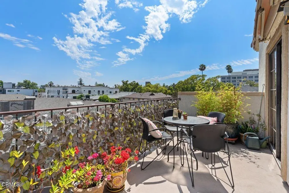 227 S Madison Ave, Pasadena, CA 91101