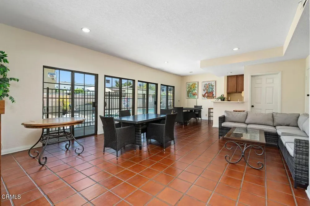 227 S Madison Ave, Pasadena, CA 91101