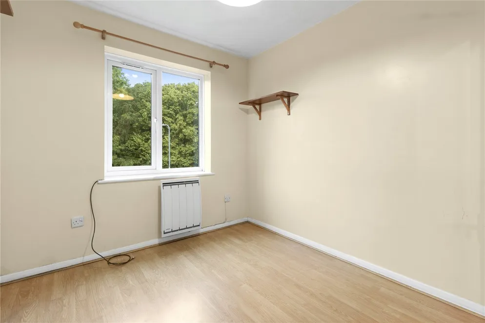 Property carousel item 9