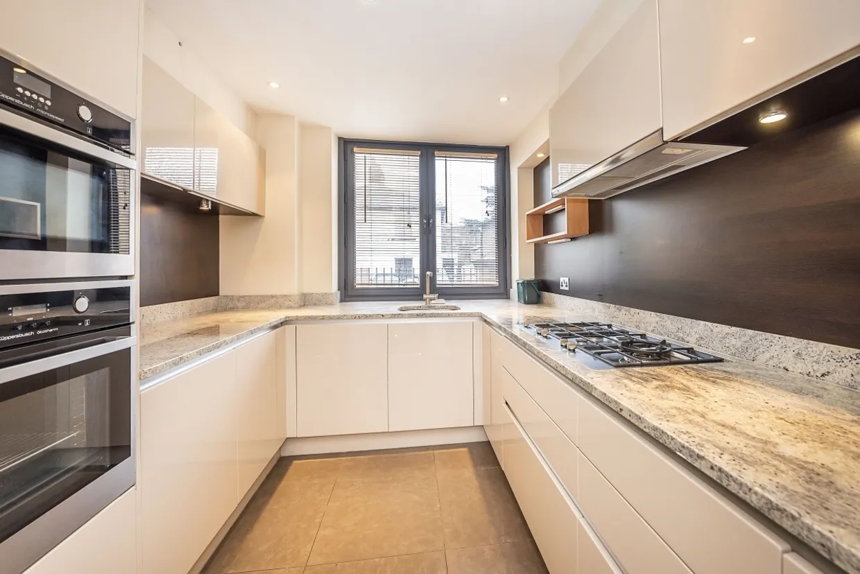 Brighton Road, Surbiton, KT6 photo 1