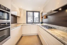 Brighton Road, Surbiton, KT6 photo 1