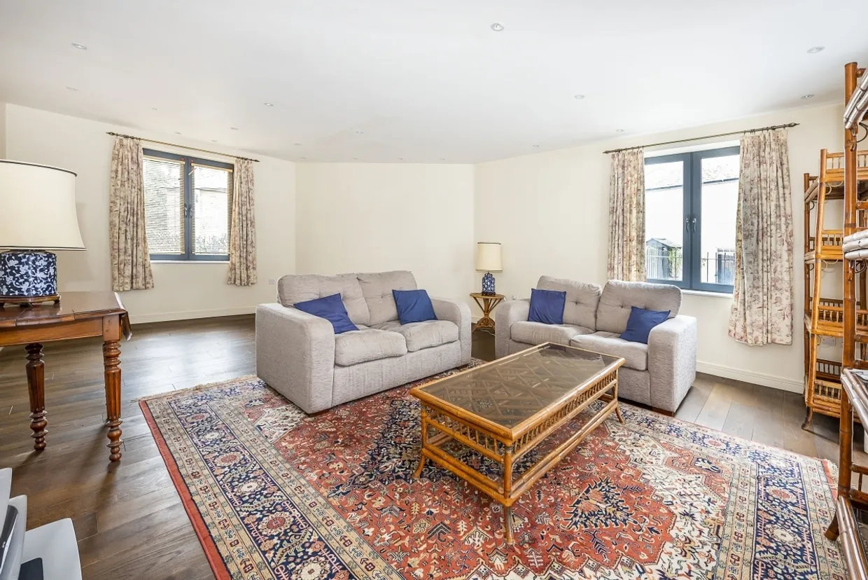 Brighton Road, Surbiton, KT6 photo 2