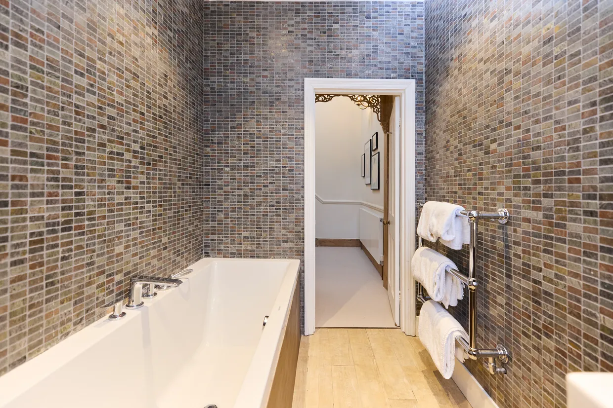 Rosebery Road, London, N10 photo 23