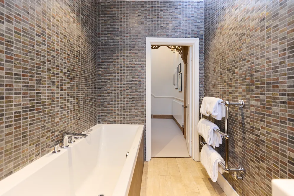 Rosebery Road, London, N10 photo 23