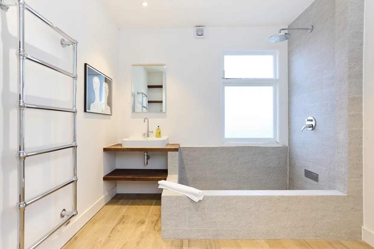Rosebery Road, London, N10 photo 44