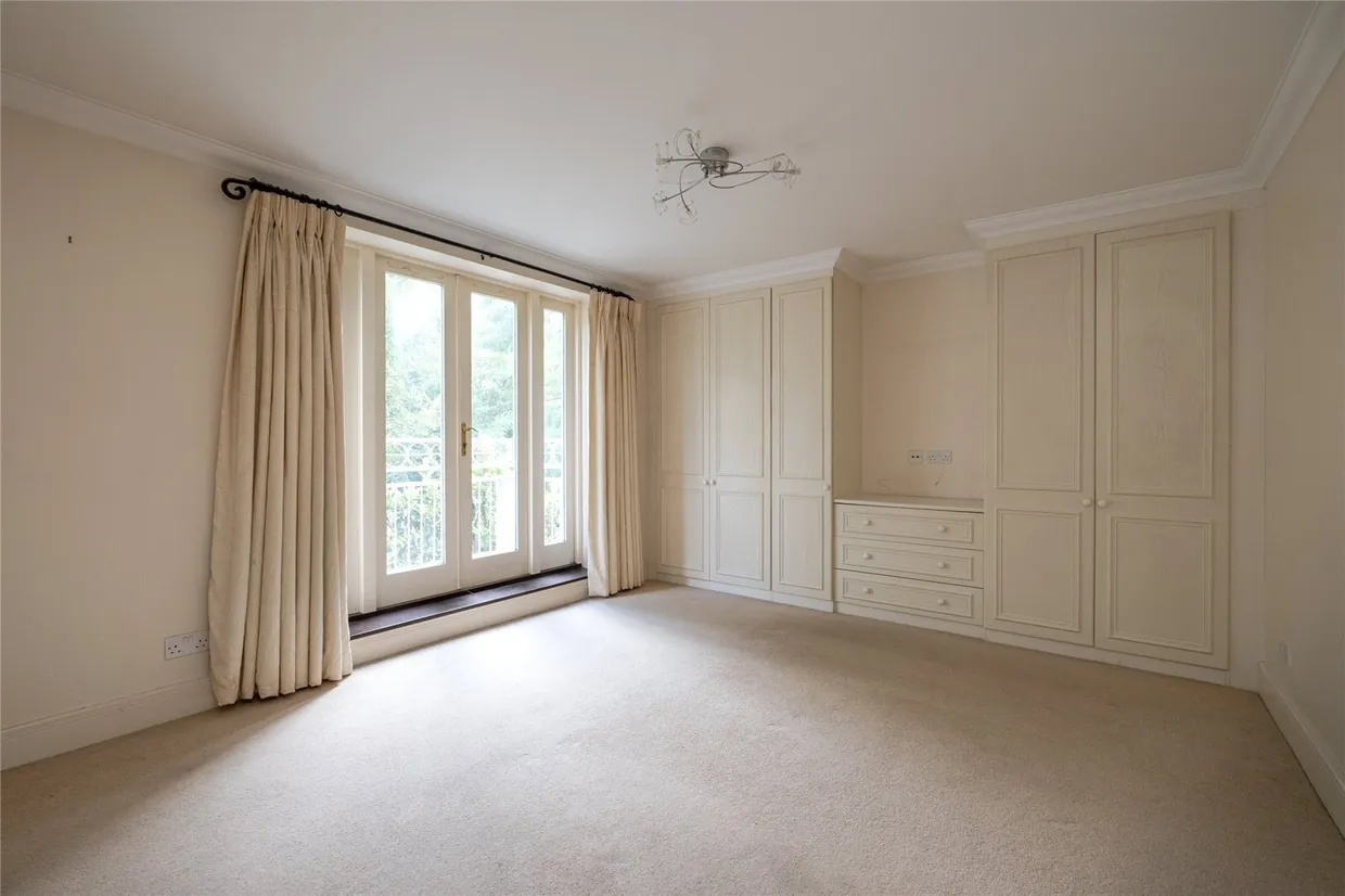 The Downs, London, SW20 photo 6